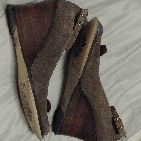 Yellow Box Peeptoe Wedges 6.5 - Picture 2 of 7